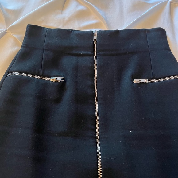 Black Zara pencil skirt, size small - Picture 2 of 4